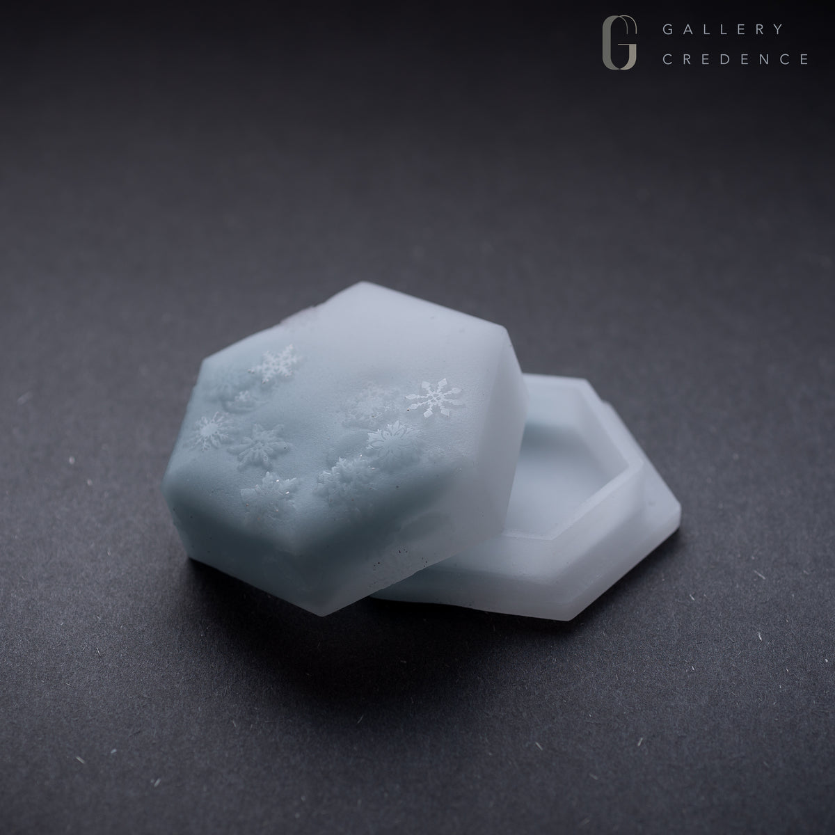 ときの箱雪花⽩銀彩by Sonoko Matsuda 松田苑子– Gallery Credence